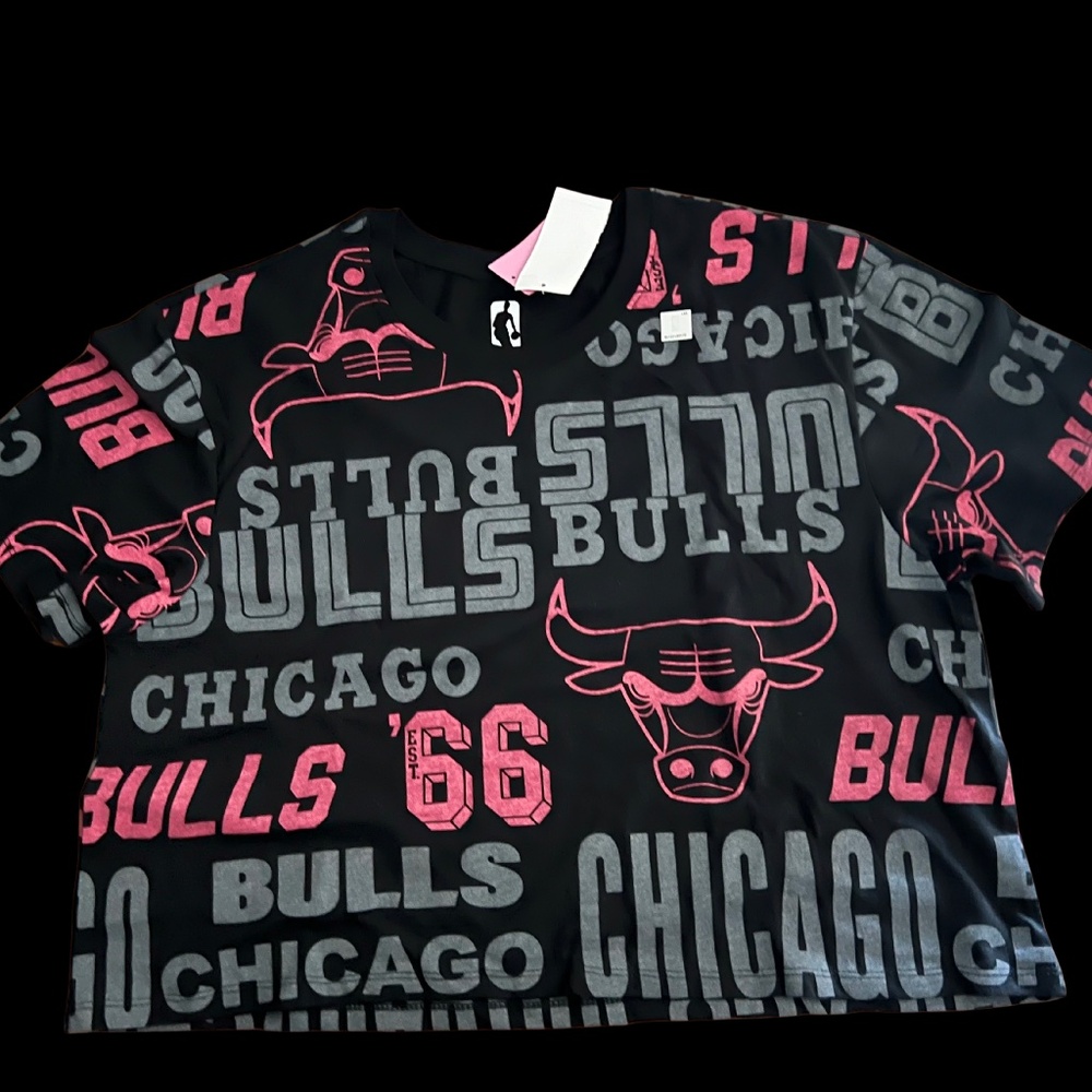 11. NWT NBA Chicago Bulls Women's Crop Top (Large & Medium)
